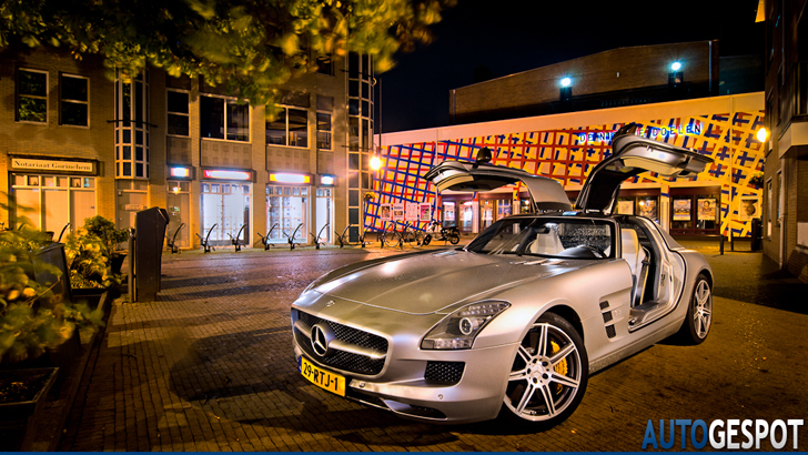 Spot van de dag: mooie nachtfoto's van een Mercedes-Benz SLS AMG