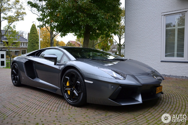 Spot van de dag: eerste Lamborghini Aventador LP700-4 op Nederlands kenteken