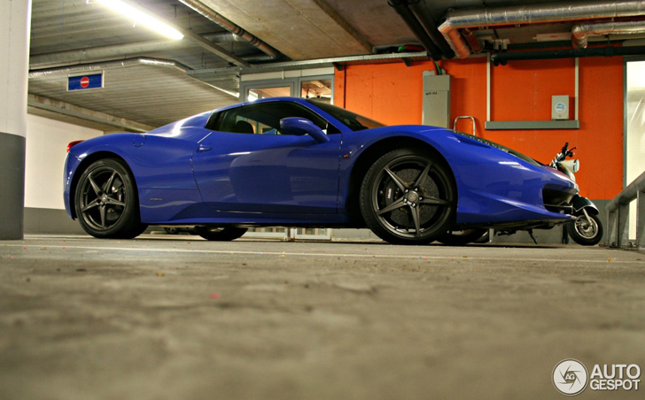 Spot van de dag: Ferrari 458 Spider in Bugatti Blue 