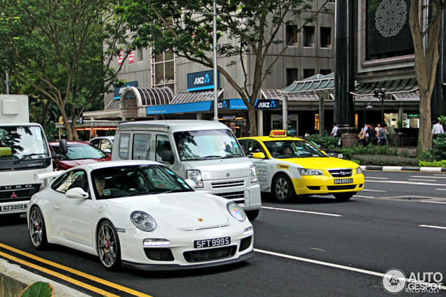 All colours of the rainbow: Porsche 997 GT3 MkII