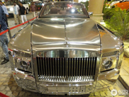Rolls-Royce Phantom Drophead Coupé cromado en Dubai. Se están popularizando los Rolls-espejo