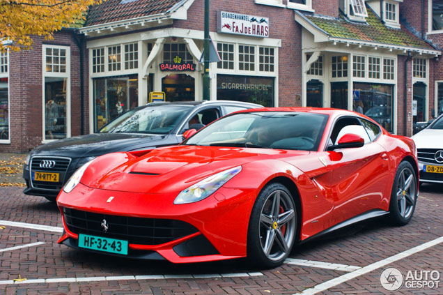 Ferrari F12berlinetta is heerlijk in het rood! 