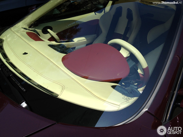 De kleur Vinaccia maakt de Ferrari F430 klassiek