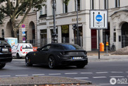 Une Ferrari FF à l’allure sinistre circule dans Berlin