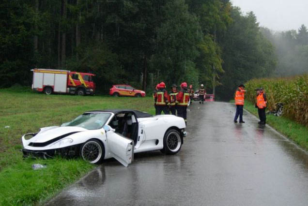 Goedkoop ritje in Ferrari eindigt in helse gebeurtenis!