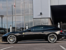Stijvol en zakelijk: Ferrari FF met details van Project Kahn
