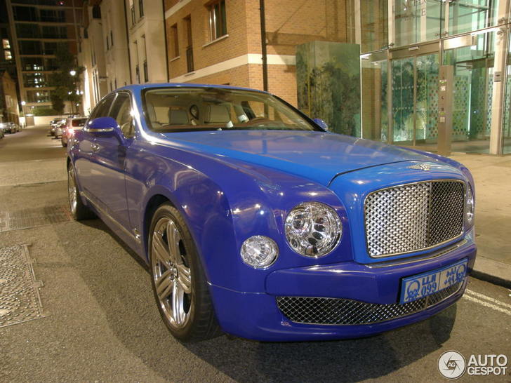 Une Bentley Mulsanne 2009 avec une plaque d'immatriculation en cuir