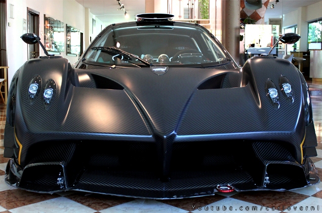 A visit to the Pagani factory! 