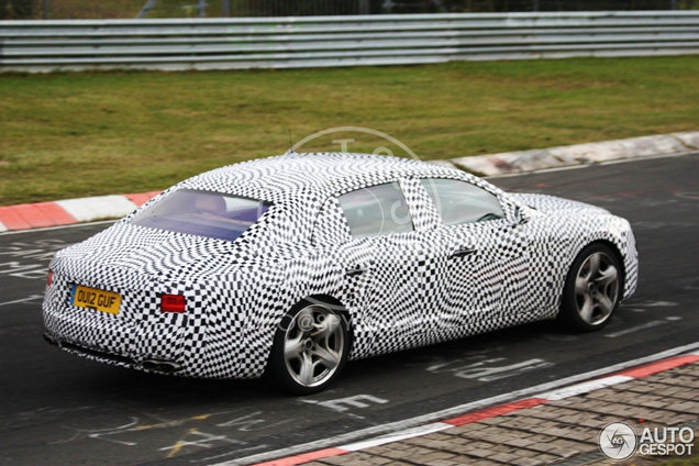 Nieuwe Bentley Continental Flying Spur wordt getest op Nordschleife