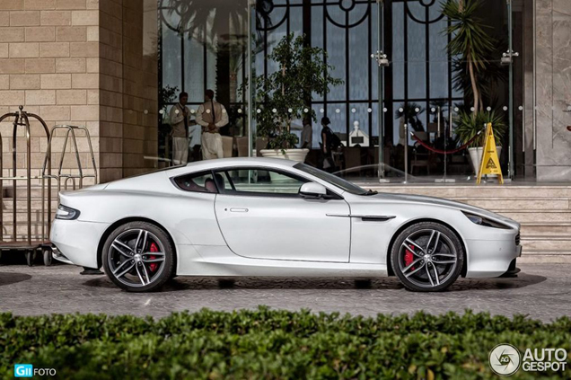 Aston Martin Virage gespot als witte parel