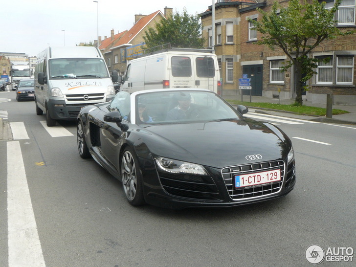 Spotted: Audi R8 V10 Spyder with artificial respiration