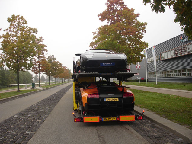 Lamborghini's op transport naar Rosmalen