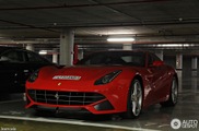 Qu'est-ce qu'un Ferrari F12berlinetta du Congo fait à Barcelone?