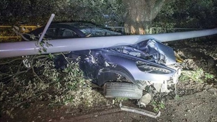 Aston Martin Rapide compleet vernield na crash