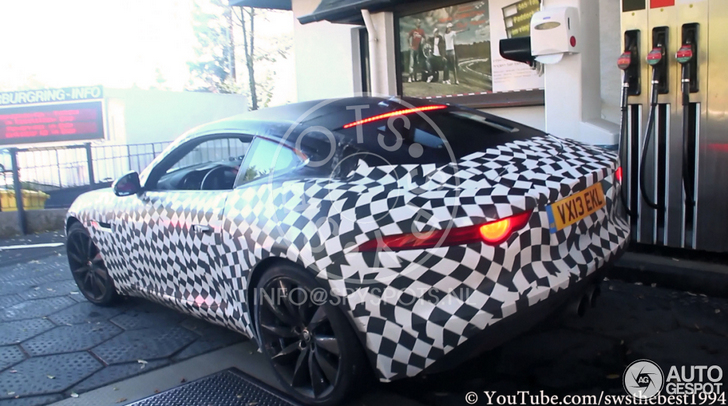 Jaguar F-Type Coupé wordt steeds verder uitgekleed