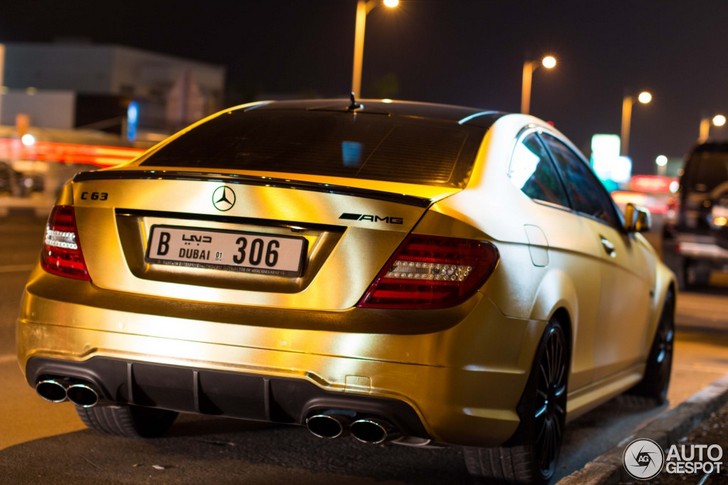 Is deze Mercedes-Benz C 63 AMG Coupé goud of fout?