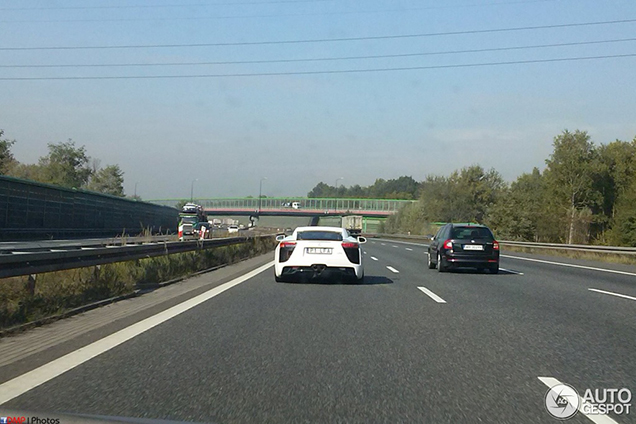 Zeldzame Lexus LFA vindt bestemming in Polen