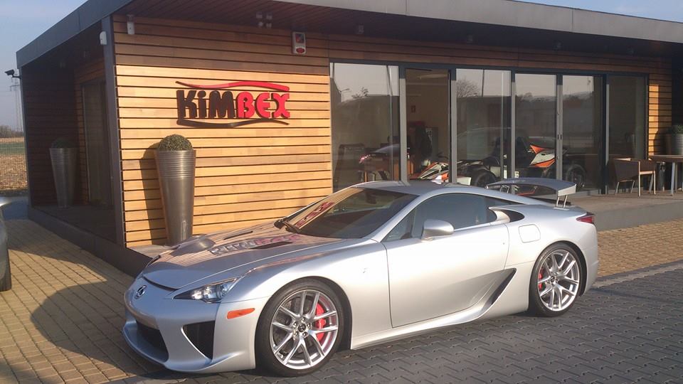 Zeldzame Lexus LFA vindt bestemming in Polen
