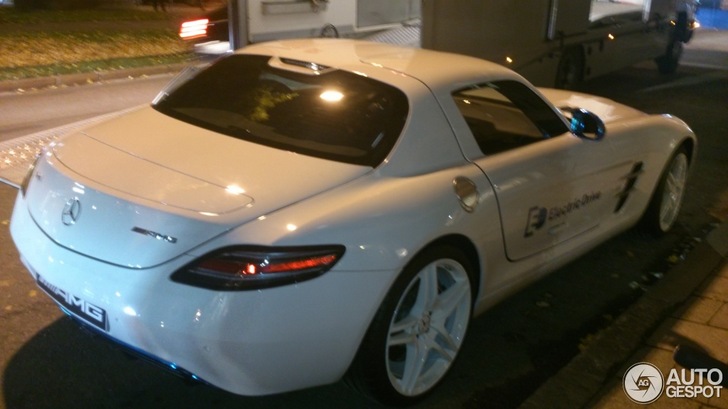 Deze spierwitte SLS AMG is ook écht schoon