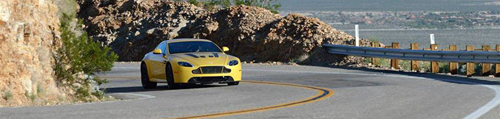 Une Aston Martin brille à Palm Springs