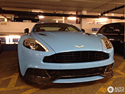 Aston Martin Vanquish krasi sumorni parking