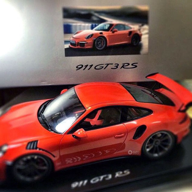 Dit is de Porsche 991 GT3 RS in de kleur Java Orange