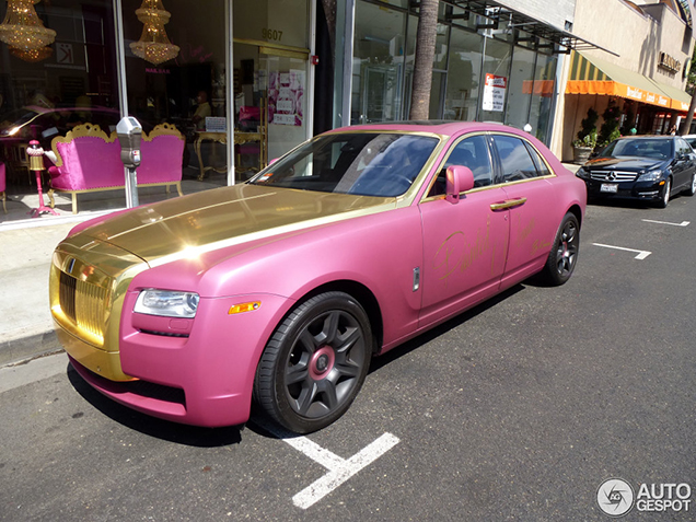Roze Rolls-Royce Ghost is net een speeltje