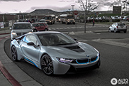 Amazing: mom picks you up at school in her BMW i8