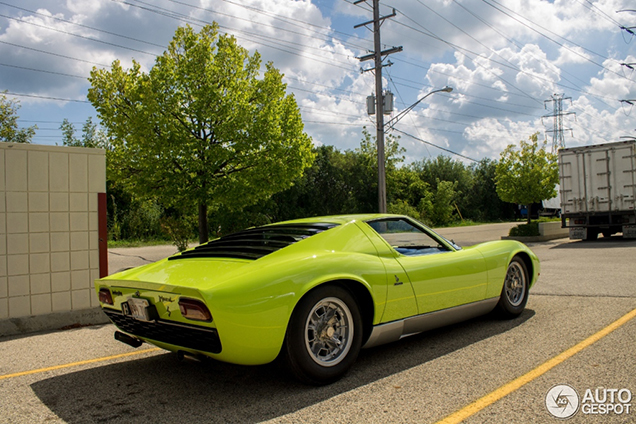 Van de Lamborghini Miura P400 S kun je blijven smullen