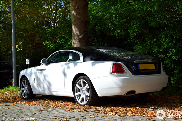 Gespot: stoere contrastrijke Rolls-Royce Wraith