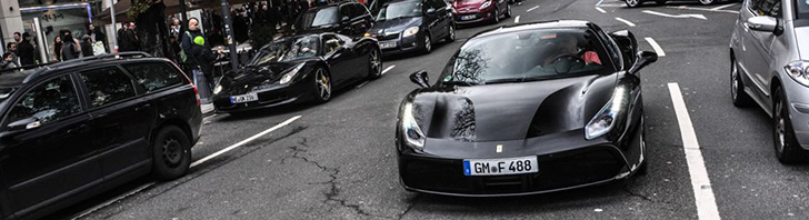法拉利 458 Italia 与 488 GTB 一同现身国王大道