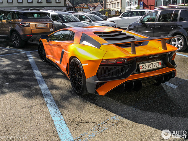 Lamborghini's parel gespot in de Zwitserse Alpen