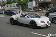 Proud Bugatti owner shows his Veyron 16.4 Grand Sport in Seoul