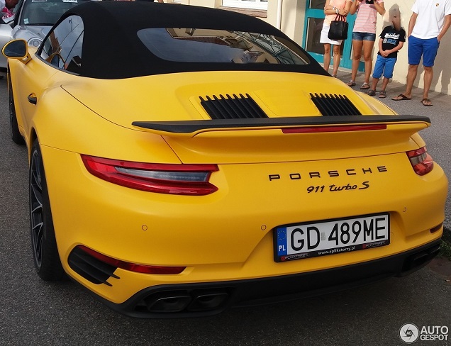 991 Turbo S ingepakt met het nodige 'Carbon'