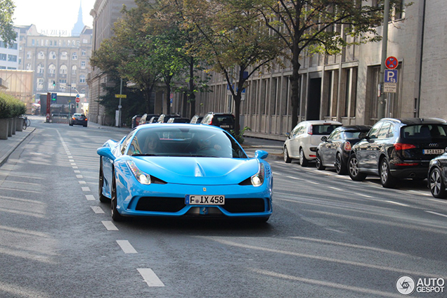 Speciaal: smurfblauwe Ferrari 458 Speciale