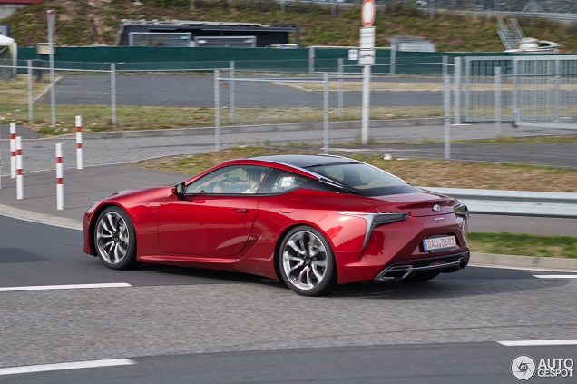 De Lexus LC 500 lijkt klaar voor het publiek