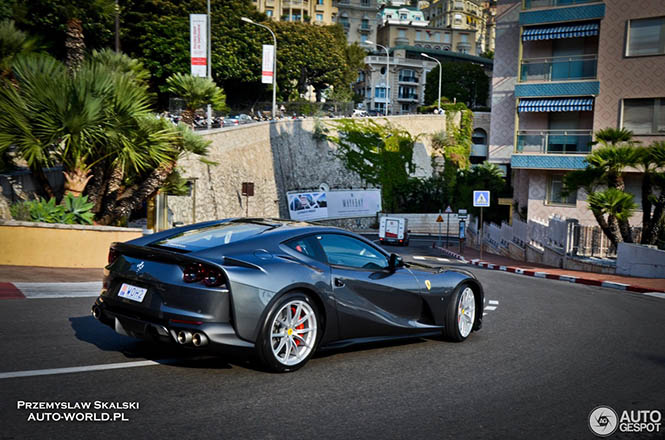 Waan je een F1 coureur in Monaco met de Ferrari 812 Superfast