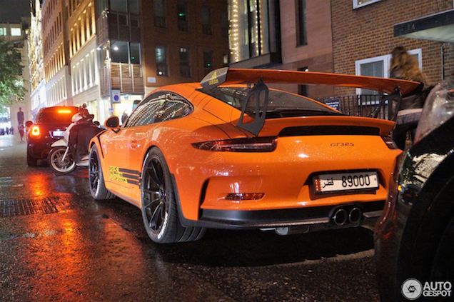 Verspild potentieel: Porsche 991 GT3 RS trotseert regenachtig Londen
