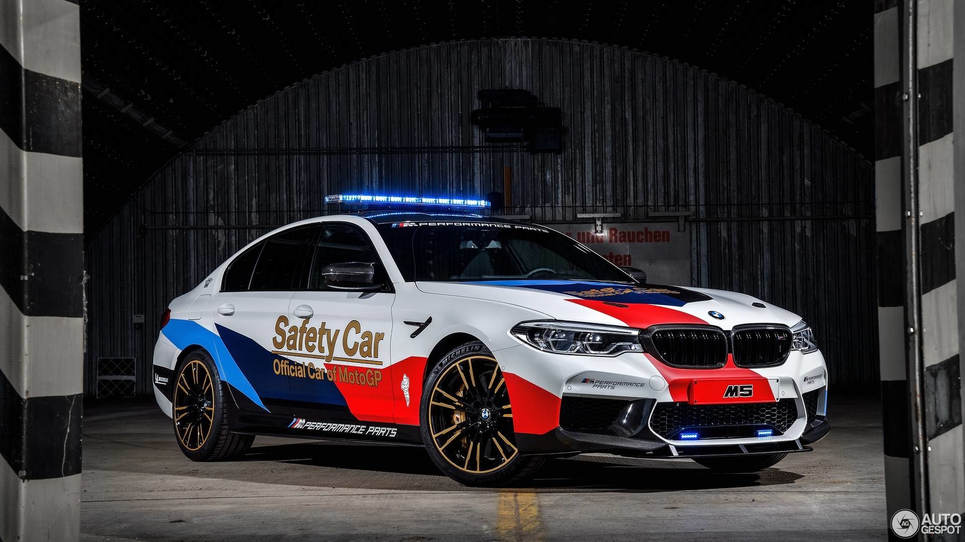 BMW M5 MotoGP Safety Car hangt vol met M Performance onderdelen