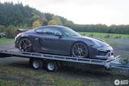 绿地狱伤兵：破损的保时捷 Cayman GT4