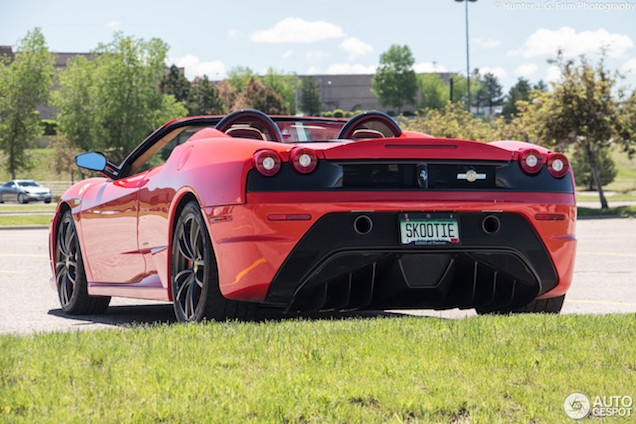 Ferrari Scuderia Spider 16M is prachtig vastgelegd