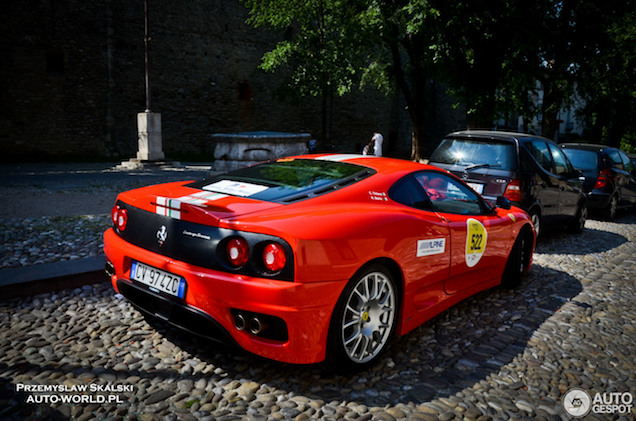 De Ferrari 360 Challenge Stradale is een aanwinst voor het straatbeeld