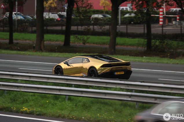 Gespot: Joel Beukers geniet van zijn Huracan