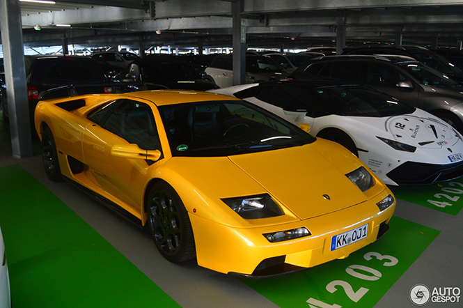 Roermond overvallen door Lamborghini's 