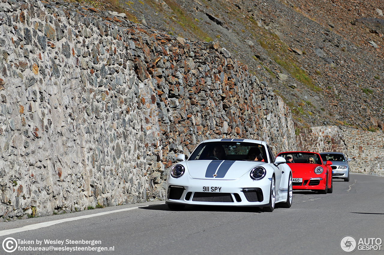 Porsche 991 GT3 Touring vermaakt zich in de bergen