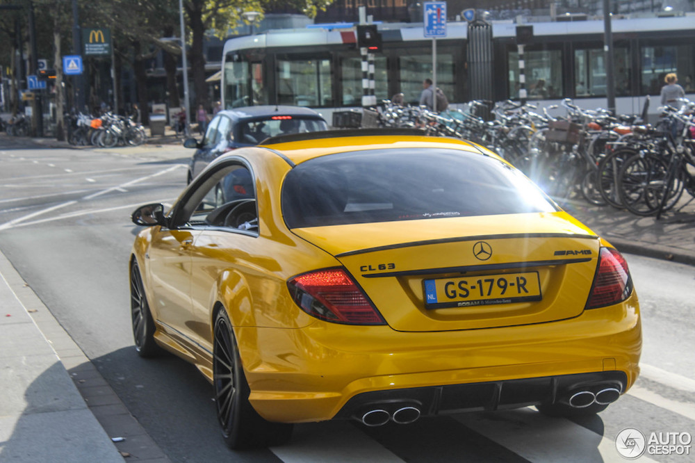 Deze Mercedes CL 63 AMG is behoorlijk geel