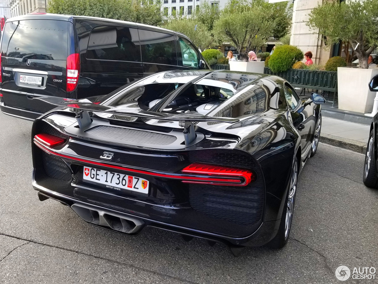 Bugatti Chiron paradeert door Genève