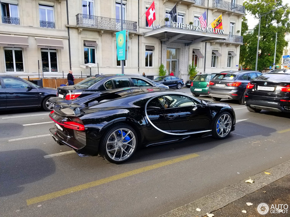 Bugatti Chiron paradeert door Genève