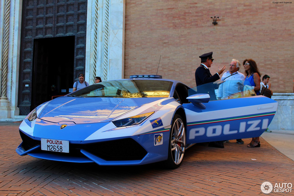 Italiaanse politie pronkt met Lamborghini Huracán LP610-4
