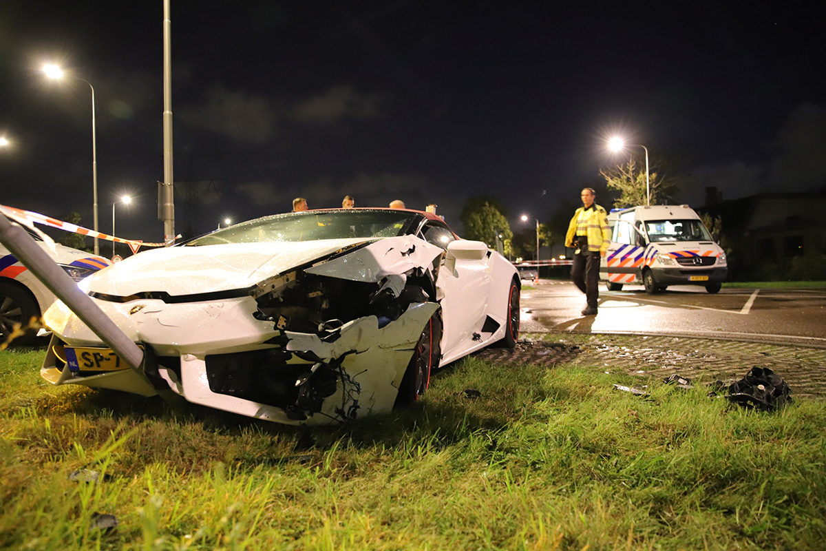 Lamborghini Huracán Spyder uit trouwstoet betrokken bij ongeluk